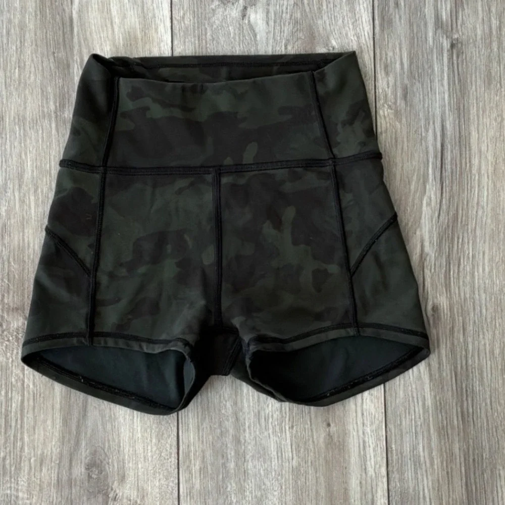 Lululemon Speed Up High Rise Short 2.5 Heritage 365 Camo Deep Coal‎ Multi Size 2